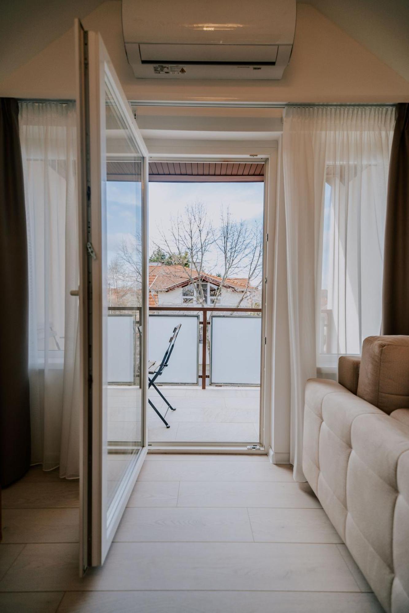Maison De Luxe Szeged Ngoại thất bức ảnh