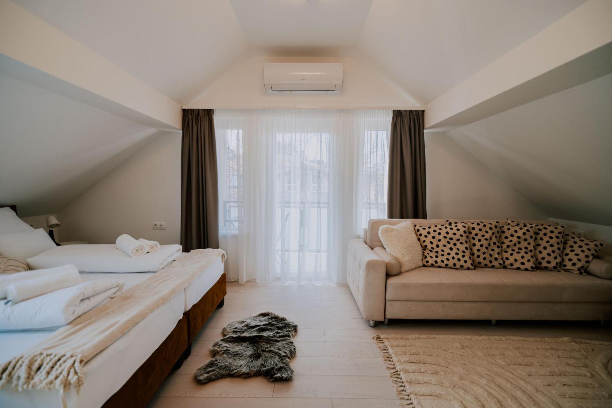 Maison De Luxe Szeged Ngoại thất bức ảnh