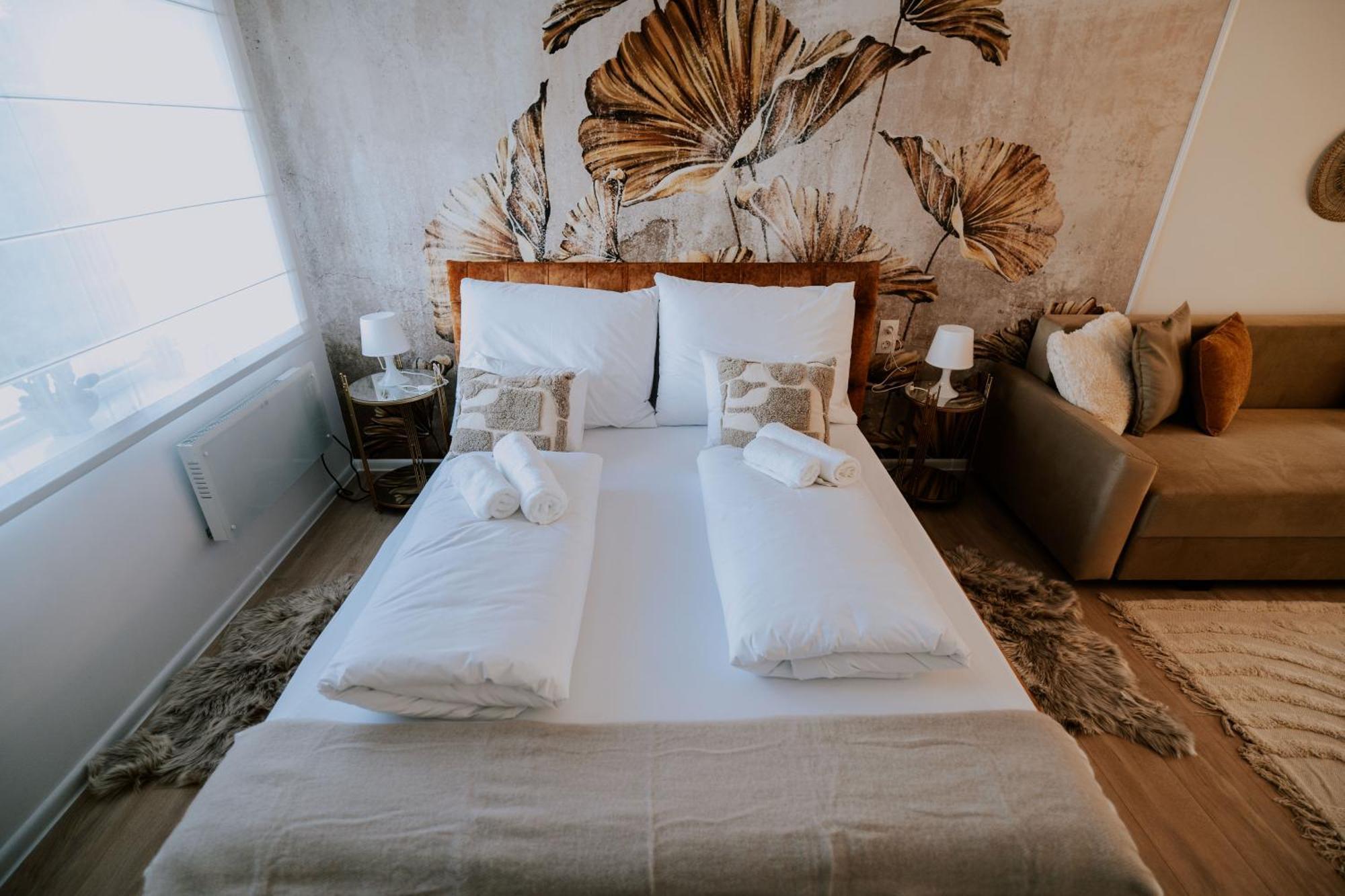 Maison De Luxe Szeged Ngoại thất bức ảnh