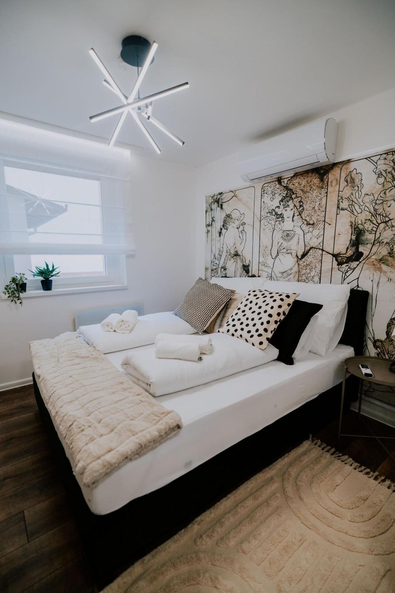 Maison De Luxe Szeged Ngoại thất bức ảnh